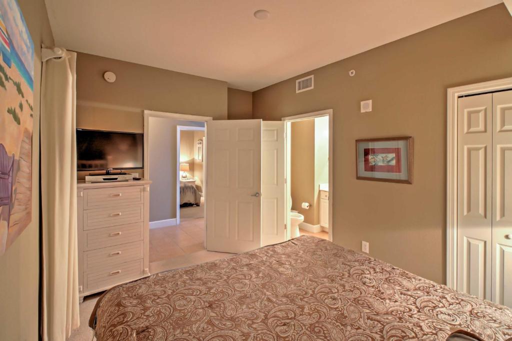 Ocean-Facing Panama City Beach Condo with 3 Pools! - image 5