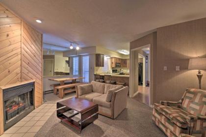 Cozy Angel Fire Condo Steps to Resort and Lift - image 1