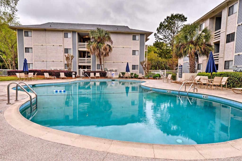 Resort-Style Hilton Head Condo - Walk to Beach! - main image