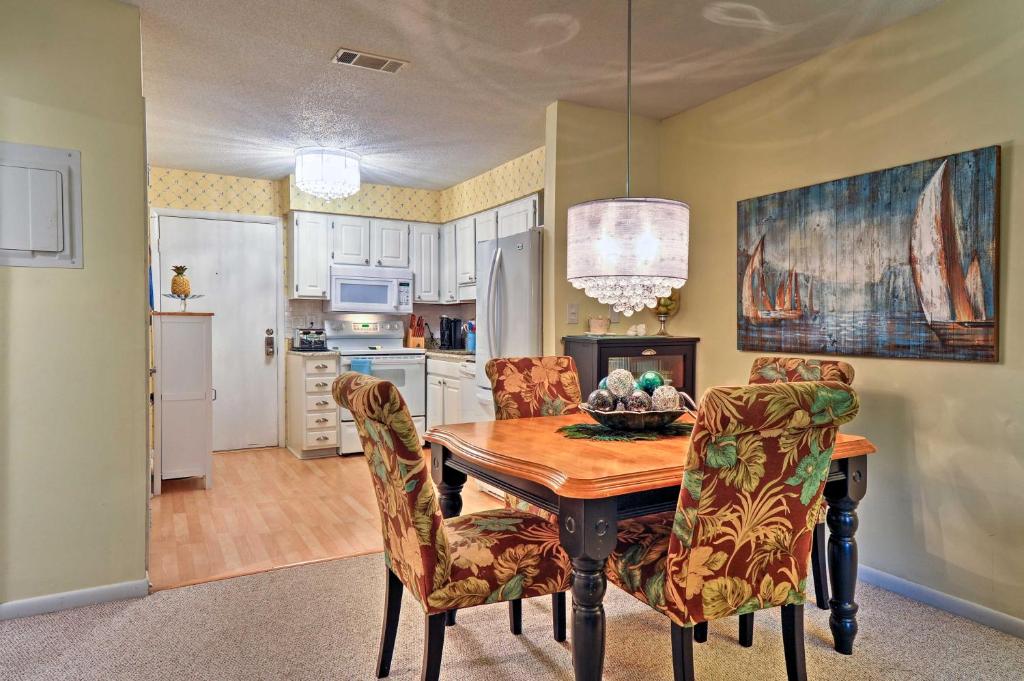 Resort-Style Hilton Head Condo - Walk to Beach! - image 4