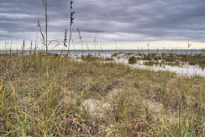Resort-Style Hilton Head Condo - Walk to Beach! - image 5