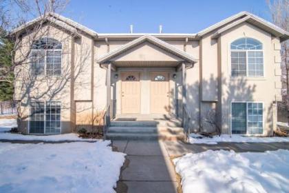 Heart of Ogden 25 minutes to Snowbasin Ski Resort Duplex