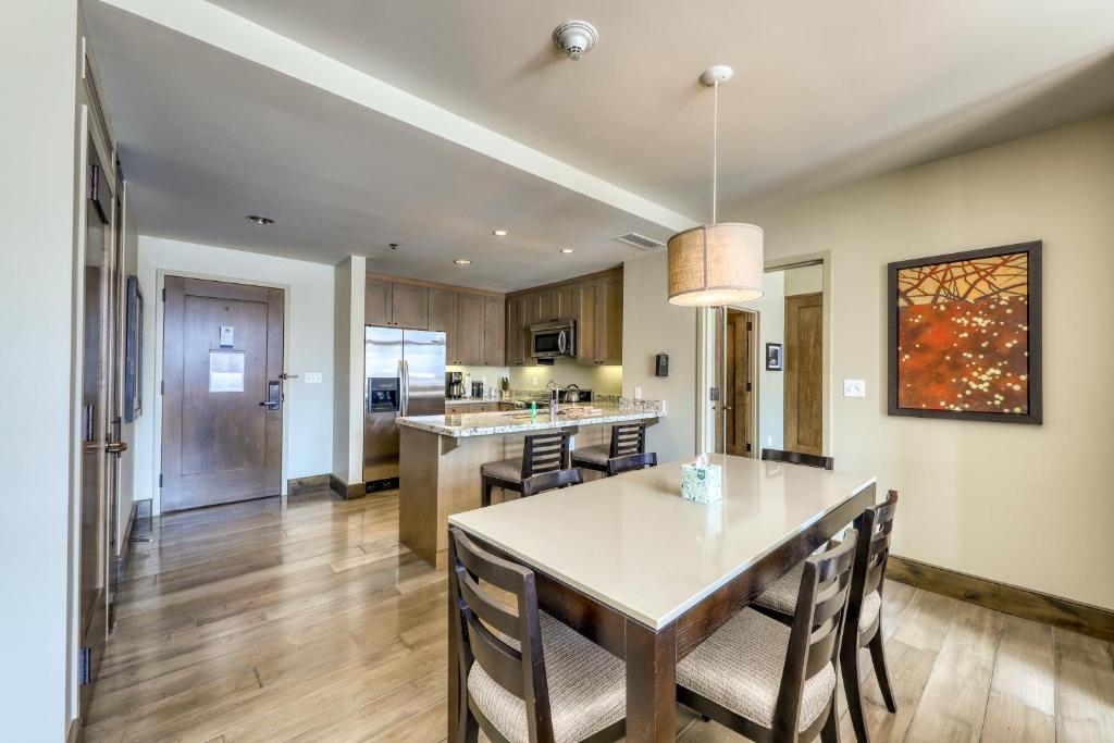 Riverfront Studio and Resort - image 3