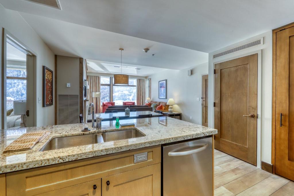 Riverfront Studio and Resort - image 5