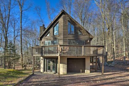 Family Cabin Walk to Lake Wallenpaupack and Marina! - image 10