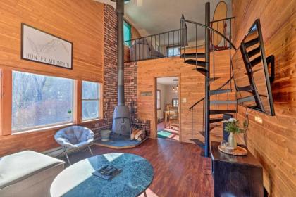 Modern Hunter Mountain Home 1 Mile from Resort! - image 1