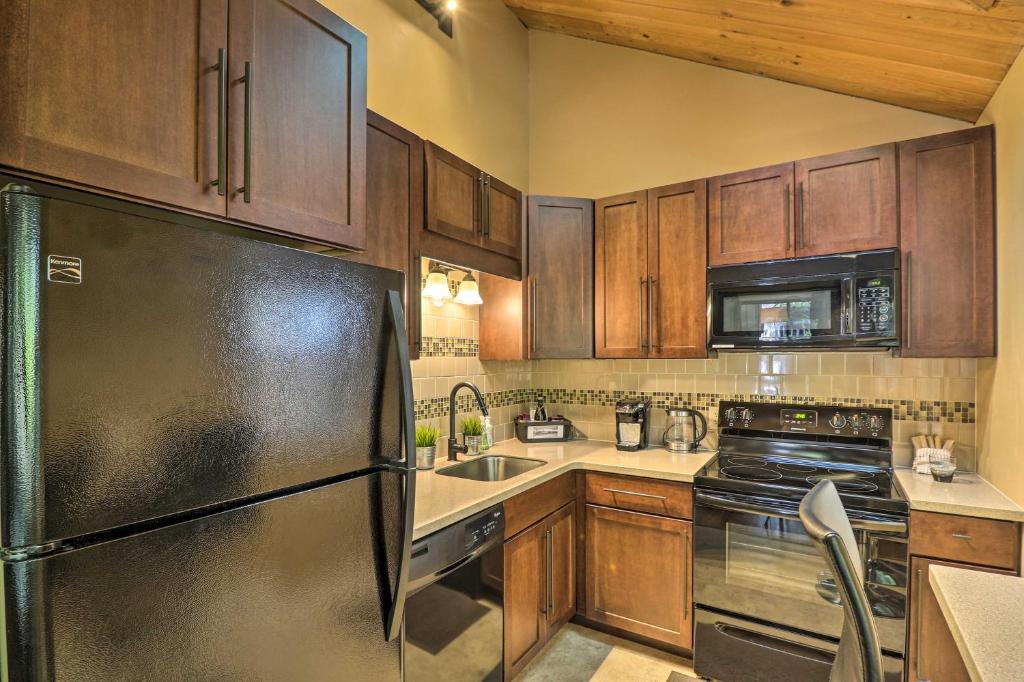 Airy Resort Condo Less Than 3 Miles to Whitefish Mtn! - image 2