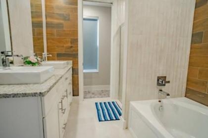 Charming Summerville Resort Home Near Disney - image 3