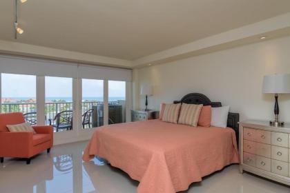 Blue view beauty! Beachfront resort shared pools & jacuzzi - image 5