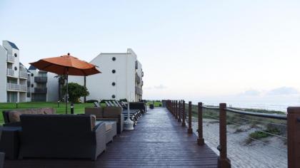 Enjoy a perfect bayview! Beachfront resort with shared pools and jacuzzi - image 19