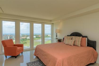 Enjoy a perfect bayview! Beachfront resort with shared pools and jacuzzi - image 2