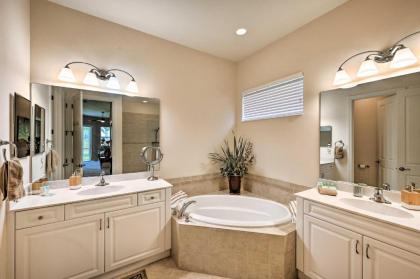 Luxurious Golf Course Getaway with Resort Perks - image 11