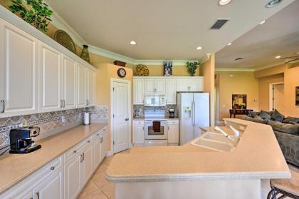 Luxurious Golf Course Getaway with Resort Perks - image 7