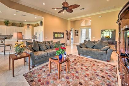 Luxurious Golf Course Getaway with Resort Perks - image 8