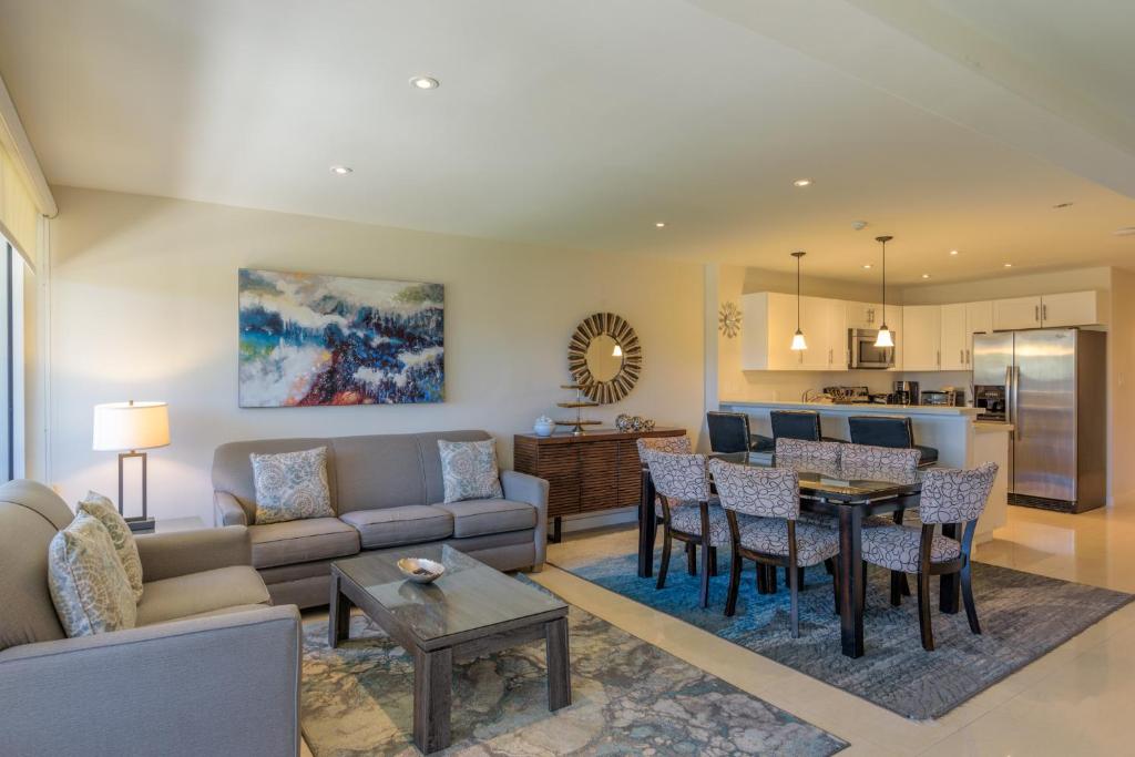 Time to Beach Happy! Close to the beach & pool in beautiful beachfront resort - main image