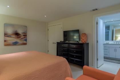 Time to Beach Happy! Close to the beach & pool in beautiful beachfront resort - image 10