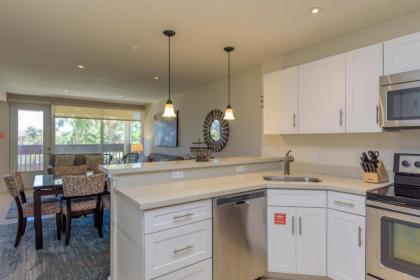 Time to Beach Happy! Close to the beach & pool in beautiful beachfront resort - image 12