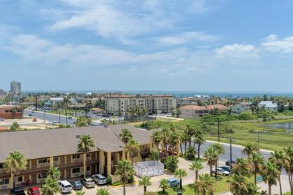 Your beach life is waiting! Stylish Bayview condo in beautiful beachfront resort shared pools & jacuzzi pet friendly - image 18