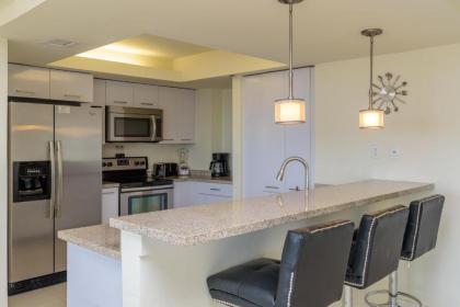 Your beach life is waiting! Stylish Bayview condo in beautiful beachfront resort shared pools & jacuzzi pet friendly - image 5