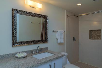 Rise & shine in paradise! Stylish Bayview condo beachfront resort shared pools &jacuzzi Pet friendly - image 10