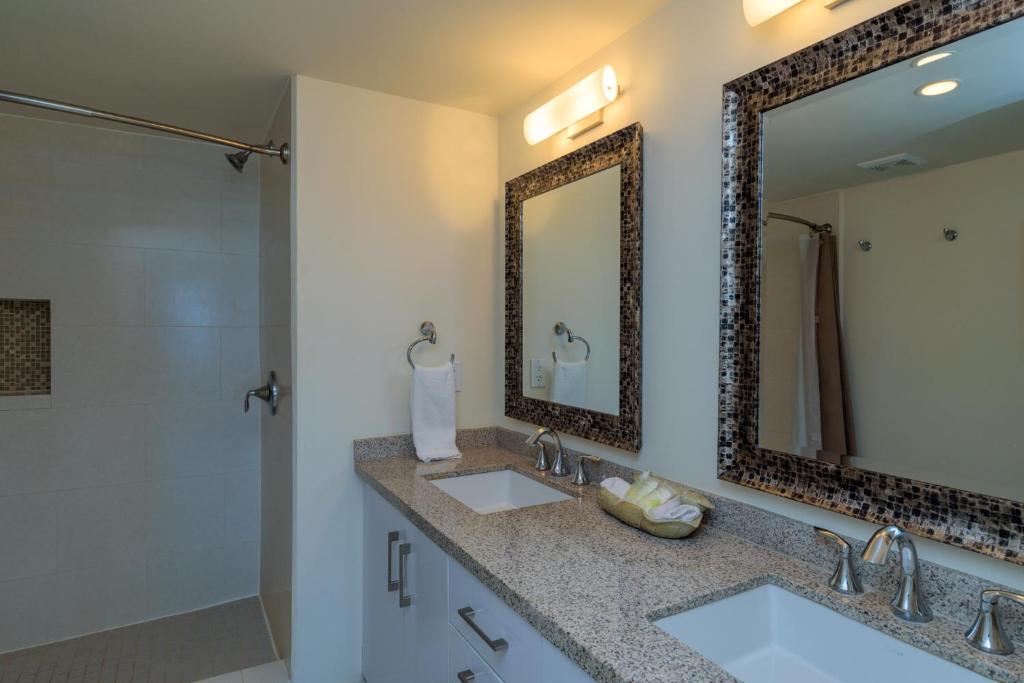 Rise & shine in paradise! Stylish Bayview condo beachfront resort shared pools &jacuzzi Pet friendly - image 5