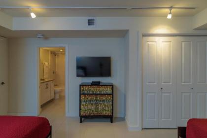 Bay view in Paradise! Tasteful condo in beachfront resort shared pools & jacuzzi pet friendly - image 10