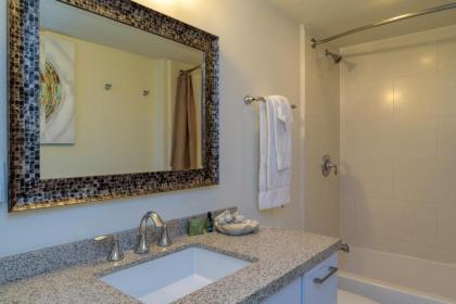 Bay view in Paradise! Tasteful condo in beachfront resort shared pools & jacuzzi pet friendly - image 11