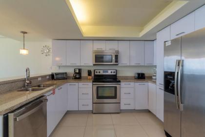 Bay view in Paradise! Tasteful condo in beachfront resort shared pools & jacuzzi pet friendly - image 16