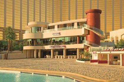 Mandalay Bay Resort and Casino by Suiteness - image 10