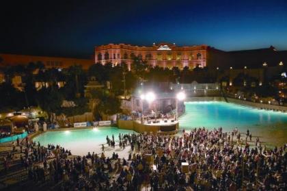 Mandalay Bay Resort and Casino by Suiteness - image 8