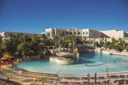 Mandalay Bay Resort and Casino by Suiteness - image 9