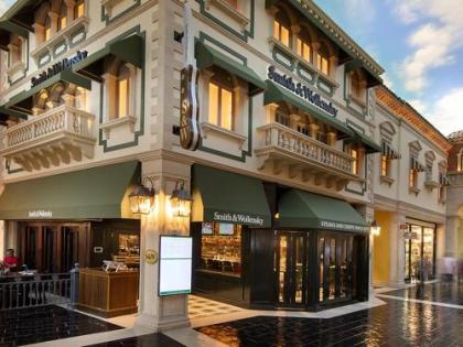 The Venetian Resort Hotel & Casino by Suiteness - image 9