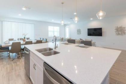 Family Resort - 10BR Mansion - Private Pool/Hot Tub/BBQ! - image 12