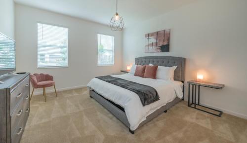 Family Resort - 10BR Mansion - Private Pool/Hot Tub/BBQ! - image 3