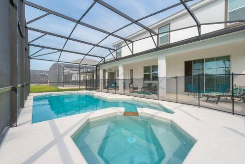 Family Resort - 10BR Mansion - Private Pool/Hot Tub/BBQ! - image 7