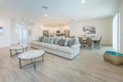 Family Resort - 10BR Mansion - Private Pool/Hot Tub/BBQ! - image 9