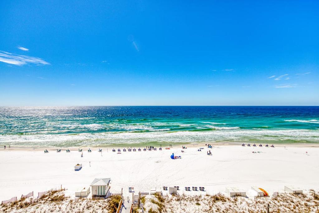 Pelican Beach Resort 801 by RealJoy - image 3