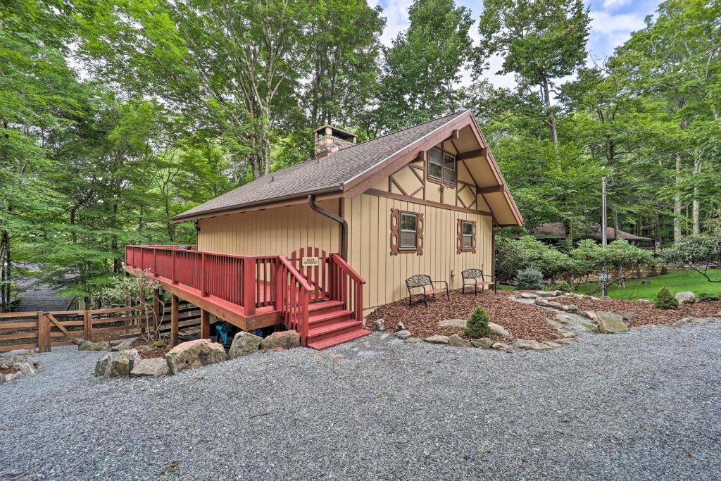 Pristine Cabin Less Than 2 Mi to Beech Mountain Resort - image 2