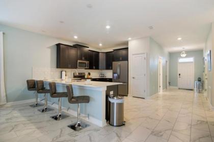 Family Resort - 8BR Luxury Mansion - Private Pool Hot Tub! - image 11