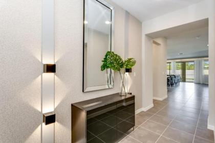 Beautiful House with 9 Bedrooms at 1834 Caribbean View Terrace SOLARA RESORT - image 3