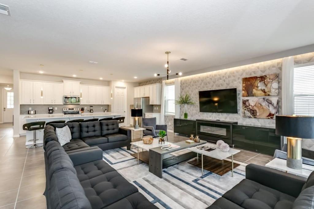 Beautiful House with 9 Bedrooms at 1834 Caribbean View Terrace SOLARA RESORT - image 4