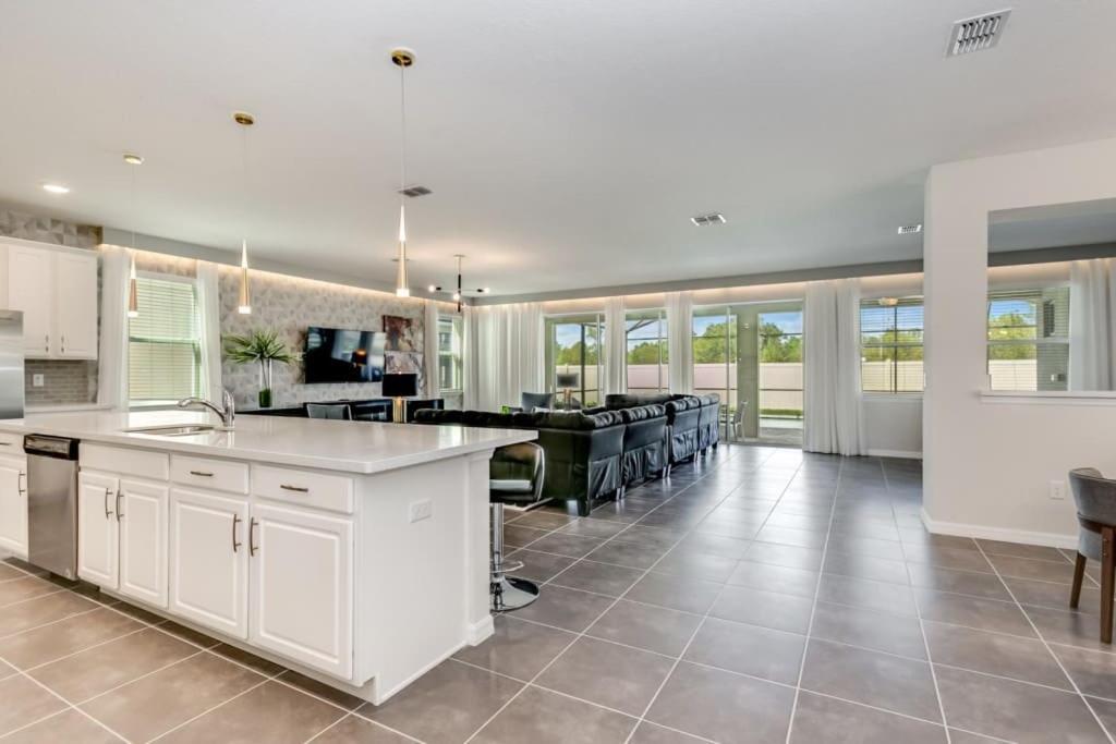 Beautiful House with 9 Bedrooms at 1834 Caribbean View Terrace SOLARA RESORT - image 5
