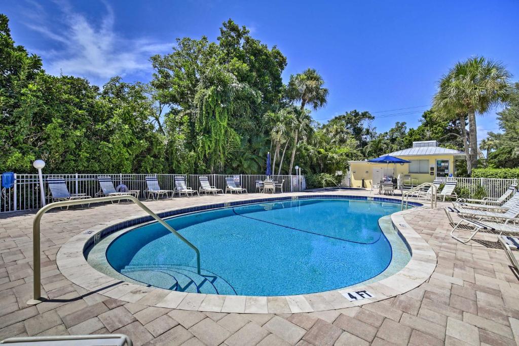 Longboat Key Resort Escape Walk to the Beach - image 2
