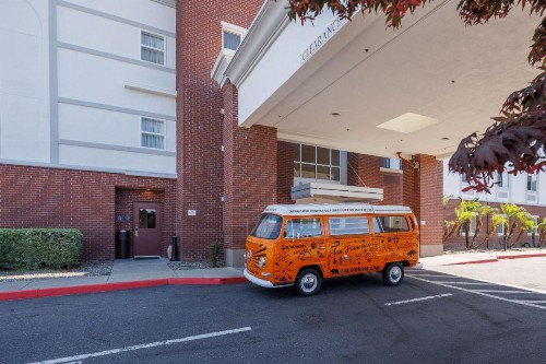 Hampton Inn & Suites Vacaville-Napa Valley - image 11
