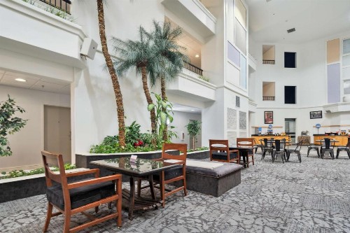 Hampton Inn & Suites Vacaville-Napa Valley - image 17