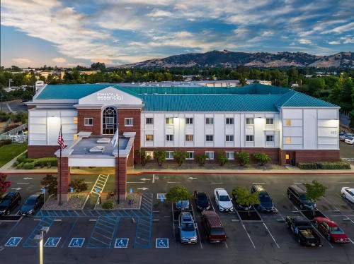 Hampton Inn & Suites Vacaville-Napa Valley - image 3