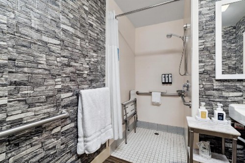 Hampton Inn & Suites Vacaville-Napa Valley - image 34