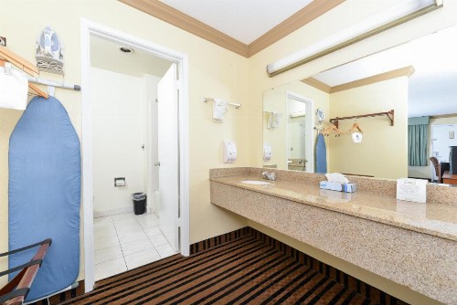 Americas Best Value Inn Vacaville - image 8