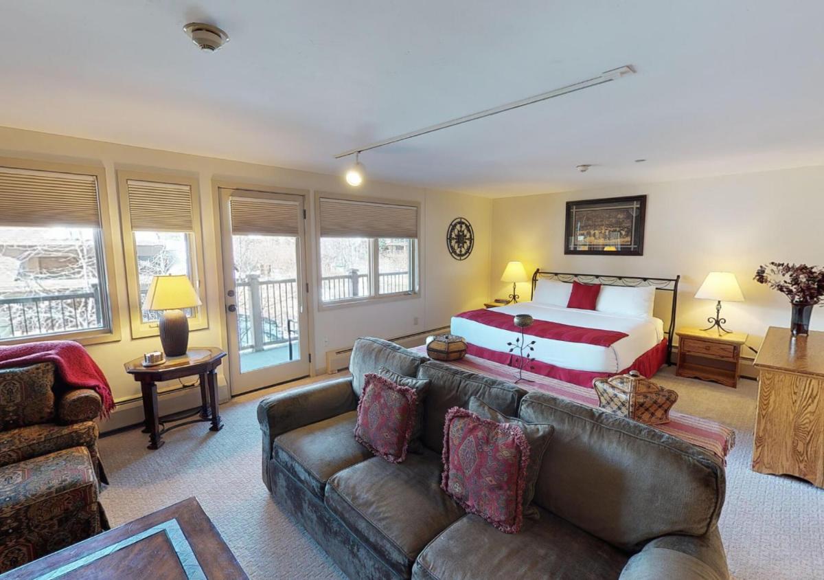 Manor Vail Lodge - image 2