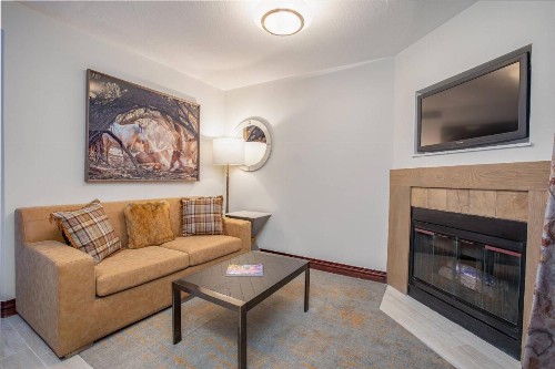 Beaver Creek Lodge Autograph Collection - image 17